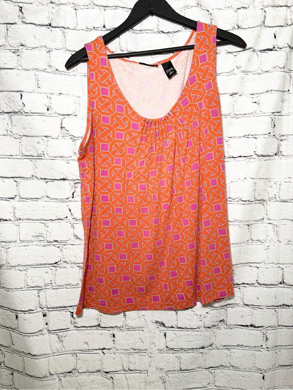 Sleeveless Geometric Print Tank Top in Orange and Pink. Size L